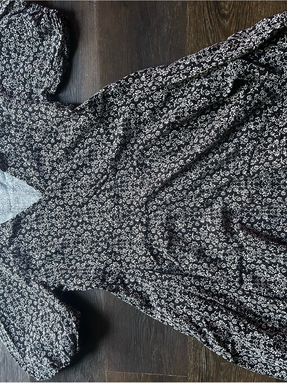 Universal Thread Black and White Floral Midi Dress